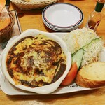 コメダ珈琲店 - え〜とコレは……パスタの上にハンバーグとチーズが乗った何か(語彙力皆無……苦笑)