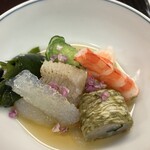御料理　山上 - 海老、ハモ、クラゲ、タイの昆布巻きの酢の物