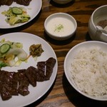 炭焼牛たん東山 仙台本店 - 牛タン定食(1580円税抜)