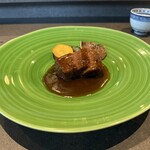 福神来々 - 和牛の下にゴボウのクリームがあります…