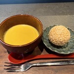 福神来々 - マンゴープリンがいい色しています‼️胡麻団子はあんこでなくて、クリームです。これまたいいお味。