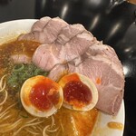 創作麺工房 鳴龍 - 【担々麺＝tp味付玉子×薄切りチャーシュー】