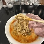 創作麺工房 鳴龍 - 【担々麺＝極細ストレート麺】
