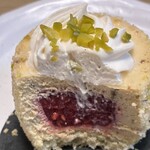 ラ・パティスリー by アマン東京 - 中はラズベリームース