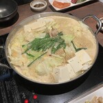 博多もつ鍋おおやま 横浜 - もつ鍋、みそ味。