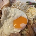 汁なし専門 男のLL - 目玉焼きアップです。