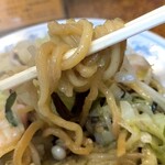 中華 れんがや - 炊いてるから、旨みが凝縮されて麺に染み込んでいる。
      もちろん具材ひとつひとつにも。