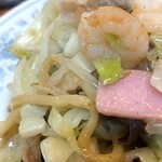 中華 れんがや - 海老、タコ、豚肉、かまぼこ。
      キャベツ、キクラゲ、もやし。