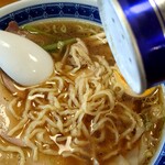 白河手打ち麺 ひかる - ニンニクパウダーを入れてみました