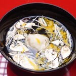 加賀屋 銀座店 - 御椀:海老しんじょうに松茸や菊花の入ったもの