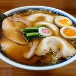 白河手打ち麺 ひかる - 丼スレスレまで入ったたっぷりスープが堪らない(*´ω｀*)