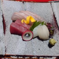 加賀屋 銀座店 - 刺身:クエ、鮪、イカ、土佐の葱じょうゆ、ポン酢