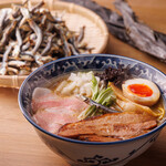 おダシと銀しゃり 中華そば 雲雀 - 料理写真: