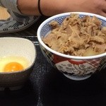 Yoshinoya - 牛丼並300円+玉子60円