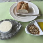 トミズダイナー - バケット・ガーリックバター・デュカ、オリーブオイル