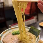 あわ家 地鶏ラーメン専門店 - ラーメン（醤油）　900円　+　麺大盛り　150円