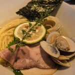 麺や くろえもん - 蛤の昆布水つけ麺のアップ