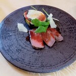 サンミケーレ - 神戸ワインビーフのタリアータ　ナスのパルマ風グラタンとマルサラワインのソース