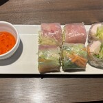 ベビーフェイスプラネッツ - 「3名プレミアムセット」5,670円（1人1,890円）
◆ 生ハムとチキンの生春巻き（スイートチリ）