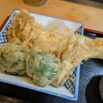 や乃家 - 「白身魚、富士山麓産高原ピーマン、エノキ茸の天婦羅」