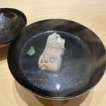 鮨 いわ貴 - グジのお椀、出汁がいい