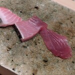 神田錦町 鮨たか晴 - メジマグロ（大トロ、中トロ、赤身）