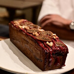 Haruka Murooka - 無花果とプルーンのパウンドケーキ
      横浜は伊勢佐木長者町のイタリア料理店、〝CIVIDALE〟さんの店内で撮影していただきましたm(_ _)m