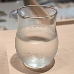 神田錦町 鮨たか晴 - 日本酒（半合）　850円