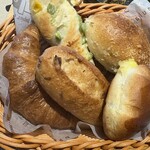 はなのかファーム - 焼き立てパン盛り合わせ