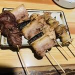 鳥幸 - 左からハツ、ねぎ豚、やきとり、軟骨