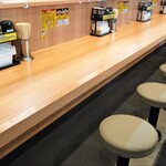 豚山 - カウンター席①