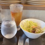Dante - セットのサラダとアイスルイボスティー。