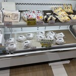 吉備サービスエリア 下り ショッピングコーナー - チルドコーナーの様子(　ﾟдﾟ)