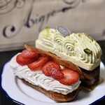 エーグルドゥース - エクレール オー アールグレイ フレーズ(手前)