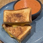 RoJean - チーズサンドをスープにディップして食べるのも◎