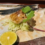 馳走 啐啄一十  - 【写真⑭】ノドグロ(島根)、ノドグロの脂で炒めたキャベツ敷き