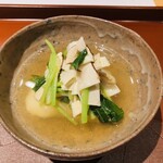 馳走 啐啄一十  - 【写真①】クエ(山口県萩市)と松茸(岩手県)の沢煮、羅臼昆布と鰹節の出汁