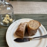 ビストロ・シェ・キムラ・ジサイ - 自家製パン