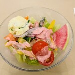 レストラン　イイジマ - セットのサラダ　ビーツのドレッシングです