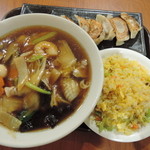 王記厨房 - 料理写真:五目タンメン、餃子半チャーハンセット（９７０円）