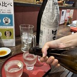 助六 - 地酒3種の飲み比べ「のれそれ組（八仙・蒼川・はちつる）」は、それぞれ香りや味わいに個性があり、料理との組み合わせを楽しめた。