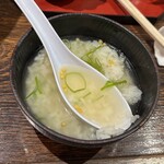 助六 - 締めの一口鶏茶漬けはサービスながら丁寧に仕上げられており、最後まで気持ちよく食事を終えられた。