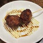 助六 - イカメンチはふっくらと揚がり、イカの旨みと香ばしさが調和。