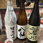 助六 - 地酒3種の飲み比べ「のれそれ組（八仙・蒼川・はちつる）」は、それぞれ香りや味わいに個性があり、料理との組み合わせを楽しめた。