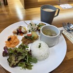 ミナテラス カフェ - ご飯は少なめ野菜多めで女性に優しい
