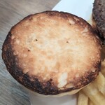 APPLE BURGER - バンズは、カリカリ