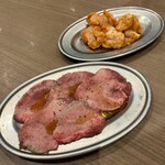 焼肉ホルモン酒場 ゆきだるま - 料理写真:牛ホルモン(シマチョウ)・上タン