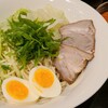 広島つけ麺 ひこ - 広島つけ麺【大盛:1.5玉】《10辛》(税込1,000円)
トッピングは叉焼2枚&茹で卵【ハーフ】×2個&茹で甘藍&刻み胡瓜&刻み青葱
つけタレは味醂や出汁を醤油で整えてから、辣油&白胡麻が入ってます