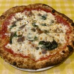 ピッツェリア カント デッラ テッラ - ロマーナ（トマトソース、モッツァレラチーズ、アンチョビ、オレガノ、ケッパー、バジル）