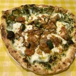 ピッツェリア カント デッラ テッラ - オルトラーナ （バジルソース、ナスとズッキーニとタマネギのトマト煮、モッツァレラ）Pサイズ